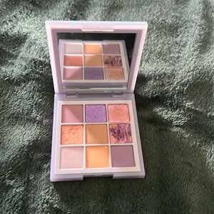 Huda Beauty Pastels Lilac Eyeshadow Palette